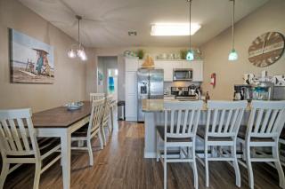 The Beautiful Place by AvantStay Mins to Beach Family-Friendly Pool - 3