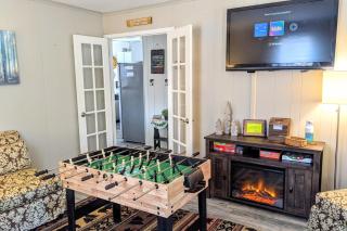 Harmony Cottage by AvantStay Lake Access Hot Tub Fire Pit Game Room - Lake Harmony - 6