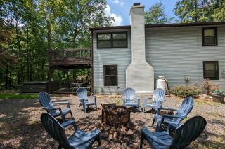Harmony Cottage by AvantStay Lake Access Hot Tub Fire Pit Game Room - Lake Harmony - 9