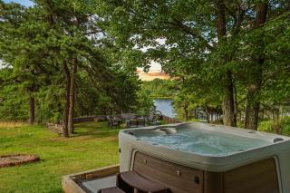 For Lake Sake by AvantStay Lakefront Hot Tub View - Long Pond - 9