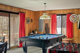 Mountain Magic by AvantStay Firepit Game Room - Pool Table Foosball - Gouldsboro - 0