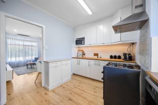 Brighton Breeze Retreat - 1BR, parking, Wifi - Brighton - 3