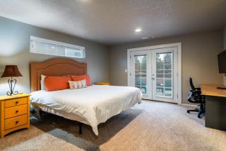 Old Mill Getaway by AvantStay Private Backyard w Hot Tub - Bend - 6