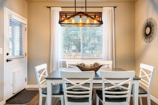 Old Mill Getaway by AvantStay Private Backyard w Hot Tub - Bend - 3