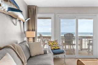 Blue Marlin by AvantStay Beachfront w Views Pool Access Beach Chairs - Panama City Beach - 2