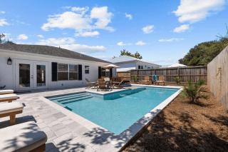 1 Block to Beach Private Pool Fire Pit Bonfires G By The Sea by AvantStay - Panama City Beach - 0