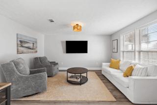 1 Block to Beach Private Pool Fire Pit Bonfires G By The Sea by AvantStay - Panama City Beach - 4
