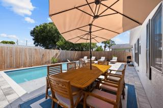 1 Block to Beach Private Pool Fire Pit Bonfires G By The Sea by AvantStay - Panama City Beach - 9