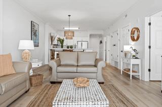 Coastal Hippy Chic by AvantStay Oceanfront 2 Pools Beach Chairs Incl. - Panama City Beach - 3