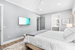 Cabana Blue by AvantStay Walk to Beach Golf CartBikes Included Pool Access - Santa Rosa Beach - 1
