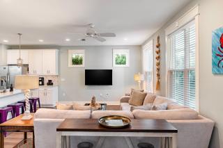 Gulf Coast Gem by AvantStay 3 blocks to Beach Town Plaza Community Pool - Santa Rosa Beach - 3