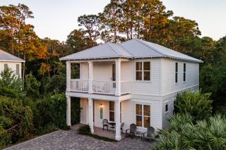 Gulf Coast Gem by AvantStay 3 blocks to Beach Town Plaza Community Pool - Santa Rosa Beach - 0