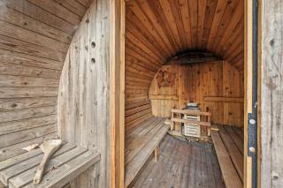 Winterfell by AvantStay HotTub Sauna Game Room - Pocono Lake - 8