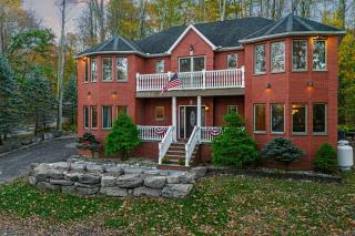 Winterfell by AvantStay HotTub Sauna Game Room - Pocono Lake - 7