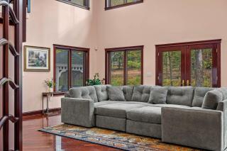 Winterfell by AvantStay HotTub Sauna Game Room - Pocono Lake - 3