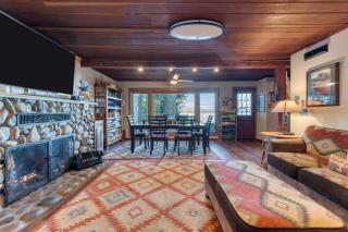 Lakefront Haven by AvantStay Minutes to Ski Resorts Private Dock - 4
