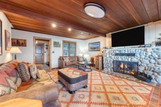 Lakefront Haven by AvantStay Minutes to Ski Resorts Private Dock - 7