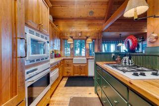Homewood Lakefront by AvantStay Private Beach Lake Access Views - 1