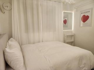 Gyedong byeolchae, Bukchon hanok village & Namsan tower city view Warm morning sunshine Tranquil Rest - 5