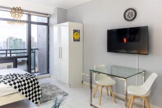 Affordable Staycation with Balcony at The Gramercy Makati - Manila - 8