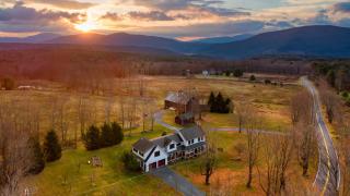 Catskill Park Farm by AvantStay Huge Yard Fire Pit Near Windham Ski Resort - Prattsville - 0