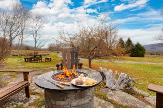 Catskill Park Farm by AvantStay Huge Yard Fire Pit Near Windham Ski Resort - Prattsville - 9