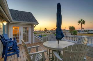Sailfish at Trout Street Waterfront Escape Patio Walk to Port A Nightlife - 1