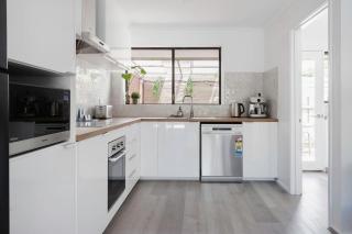 Bayshore Bliss - A Family Beachside Hideaway - 1