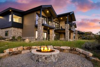 Reflection by AvantStay Sleeps 18 Lake Views Hot Tub Game Room - Keetley - 1