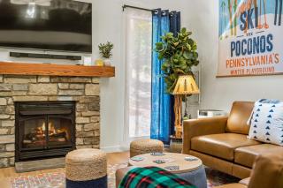 Somerset Lodge by AvantStay Hot Tub Lake Access Community Amenities - East Stroudsburg - 5