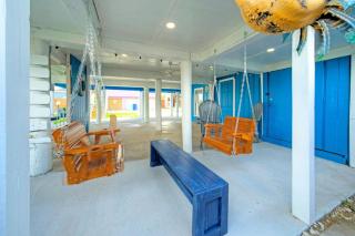 Port A Cottage by AvantStay Private Patio Deck Designed for Groups - 9