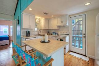 Port A Cottage by AvantStay Private Patio Deck Designed for Groups - 7