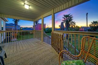 Near the Beach w Pool Boat Parking Golf Cart Zone Agave House by AvantStay - Port Aransas - 7