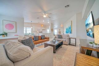 Near the Beach w Pool Boat Parking Golf Cart Zone Agave House by AvantStay - Port Aransas - 6