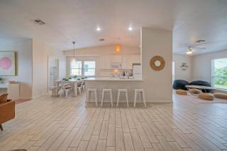 Near the Beach w Pool Boat Parking Golf Cart Zone Agave House by AvantStay - Port Aransas - 2