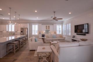 Coconut Cove by AvantStay Deck w Hot Tub Access to 2 Pools - Santa Rosa Beach - 3