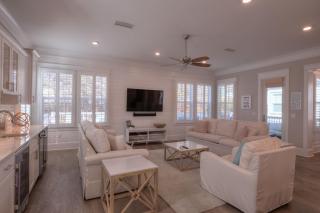 Coconut Cove by AvantStay Deck w Hot Tub Access to 2 Pools - Santa Rosa Beach - 2