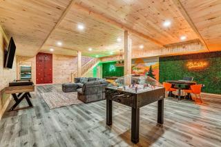 Grand Timber by AvantStay Indoor Pool Sauna Sports Court Game Room More - White Haven - 3