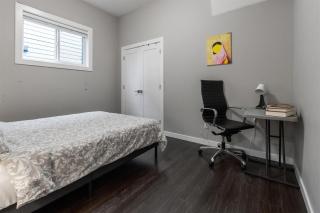Peaceful 2 Bedroom Suite that sleeps 6 with Free Wifi ,Free street parking,easily accessible to Downtown Vancouver - 5