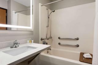 Days Inn by Wyndham Hillsboro - Hillsboro - 3