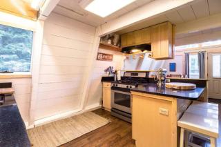 Zephyr by AvantStay Stylish Modified A Frame w Access To Tahoe Donner - Truckee - 3