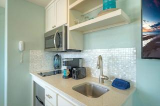 Dolphin at Trout Street Queen Suite w Kitchenette Marina-Front Patio - 6