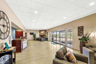 Quality Inn & Suites Columbus - Columbus - 5
