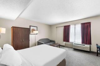 Quality Inn & Suites Columbus - Columbus - 4