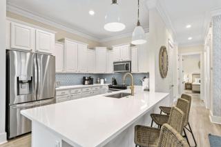 Good Day Sunshine by AvantStay Sleeps 16 Pool Private Beach Access - Rosemary Beach - 3