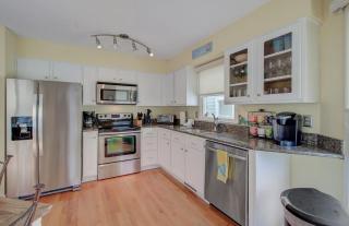 54 Pelican Bay by AvantStay Steps from Beach Community Pool - Isle of Palms - 3