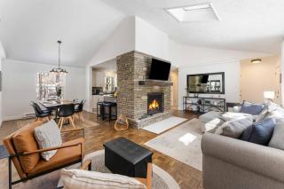 Birchwood by AvantStay Game Room Lake Access - Blakeslee - 0