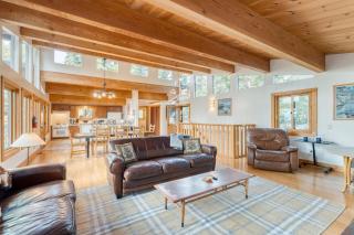 Tahoe Timber by AvantStay Beach Lake Access - Homewood - 2
