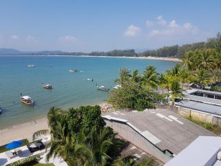 Bright beachfront retreat in Bang Tao - Ban Lum Fuang - 2