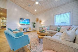 Private Pool Firepit Balcony Patio Boat Parking Mint to Be by AvantStay - Port Aransas - 4